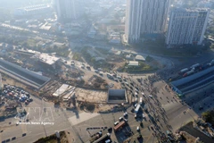 El nudo de intercambio An Phu es un punto estratégico donde convergen importantes ejes de transporte, entre ellos la vía de acceso a la autopista Ciudad Ho Chi Minh – Long Thanh – Dau Giay, las arterias Mai Chi Tho y Luong Dinh Cua, así como el sistema de conexión con la zona portuaria Cat Lai – Phu Huu. (Foto: VNA)