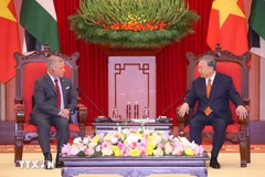 El secretario general del Partido Comunista de Vietnam, To Lam, (derecha) recibe al Rey Abdullah II bin Al Hussein de Jordania. (Foto: VNA)