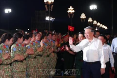 El secretario general del Partido Comunista de Vietnam, To Lam, asiste al programa. (Foto: VNA)