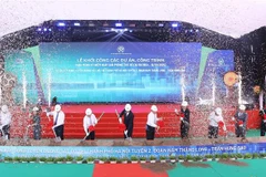 En la mañana del 9 de octubre de 2025, el Comité Popular de Hanoi inició el Proyecto de Ferrocarril Urbano 2, tramo Nam Thang Long - Tran Hung Dao. (Foto: VNA)