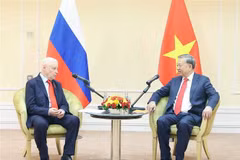 El secretario general del Partido Comunista de Vietnam, To Lam, se reúne en Moscú con Sergey Mironov, presidente del partido ruso “Rusia Justa – Patriotas – Por la Verdad”. (Foto: VNA)