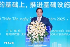 El primer ministro Pham Minh Chinh interviene en el Foro de Conexión Empresarial Vietnam-China en Tianjin (Foto: VNA)