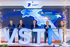 El Grupo VNPT ha puesto en marcha oficialmente la línea de cable terrestre VSTN, la primera conexión directa entre Vietnam y Singapur que utiliza exclusivamente infraestructura terrestre. (Foto: Vietnam+)