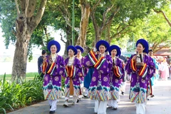 Hue se llena de color con el esplendor del vestuario tradicional vietnamita
