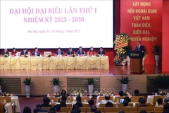 El primer ministro Pham Minh Chinh pronuncia un discurso en la primera asamblea del Comité del Partido del Ministerio de Relaciones Exteriores, mandato 2025-2030. (Foto: VNA)