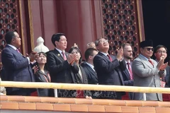 El presidente Luong Cuong y líderes de otros países asisten a la ceremonia de conmemoración del 80.º aniversario de la victoria sobre el fascismo en la Plaza de Tianmen. (Foto: VNA)