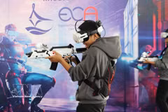 Estudiantes experimentan juegos de realidad virtual. (Fuente: VNA)