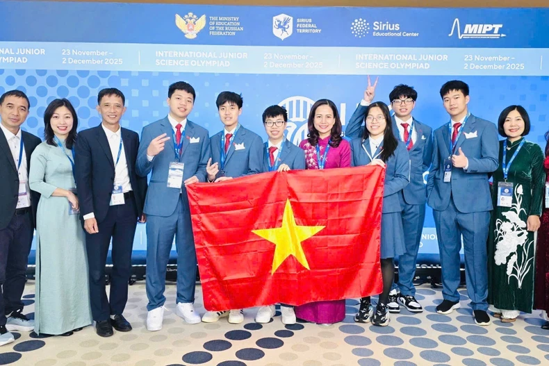 Delegación vietnamita en la Olimpiada Internacional de Ciencia Juvenil (Foto: VNA)