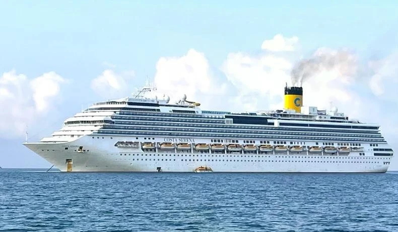 El crucero Costa Serena, con bandera italiana (Foto: VNA)