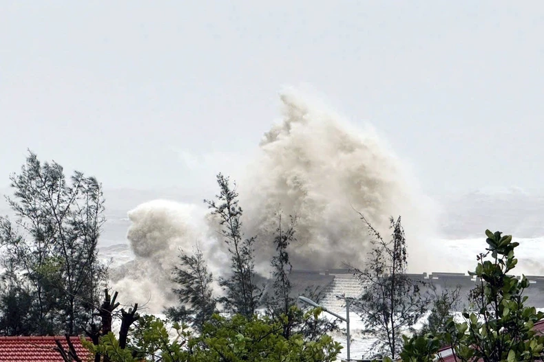 Tormenta Wipha se acerca rápidamente a Vietnam, con provincias costeras en alerta máxima