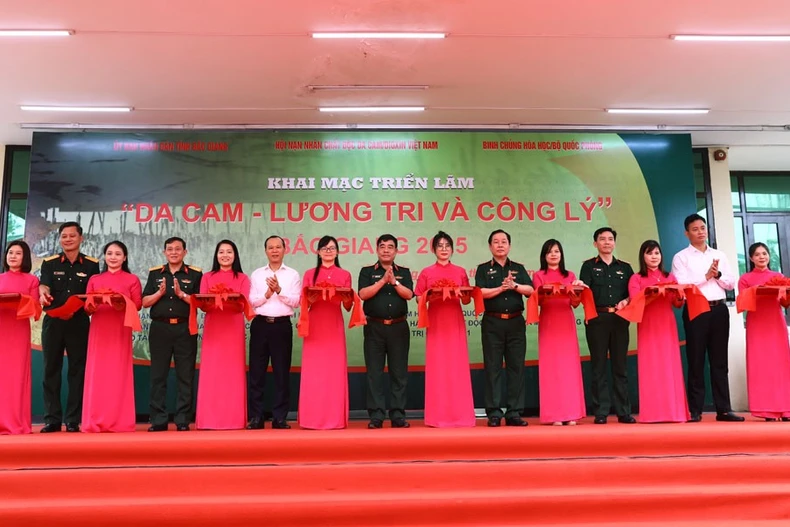 Acto de inauguración (Foto: https://baobacgiang.vn/)