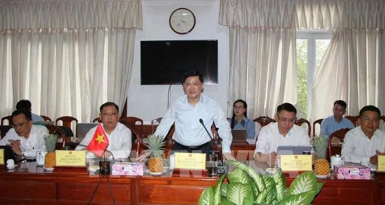l vicesecretario del Comité del Partido de la provincia vietnamita de Hau Giang, Nguyen Tuan Anh, interviene en la reunión (Foto: VNA)