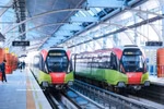 Los trenes de la línea ferroviaria elevada Cau Giay-Nhon circulan puntualmente, facilitando los desplazamientos de los ciudadanos. (Foto: VNA)