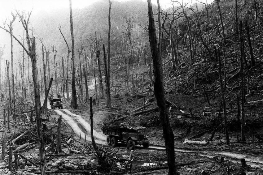 Ruta Ho Chi Minh: Durante 16 largos años (1959-1975), bajo la lluvia de bombas y balas, los soldados de Truong Son construyeron y desarrollaron la legendaria ruta Truong Son, también conocida como la ruta Ho Chi Minh, que contribuyó considerablemente a la victoria sobre el imperialismo estadounidense y a la salvación nacional. Se trata de un símbolo del heroísmo revolucionario vietnamita en el siglo XX. (Foto: Van Sac-VNA)