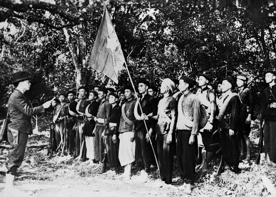 El 22 de diciembre de 1944, la Brigada de Propaganda del Ejército de Liberación de Vietnam (predecesor del Ejército Popular de Vietnam) se fundó en la provincia norteña de Cao Bang. Después de su fundación, el equipo ganó decisivamente en dos batallas, allanando el camino para las futuras victorias del Ejército vietnamita. (Foto: Archivo de VNA)