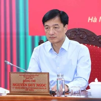 El miembro del Buró Político y jefe de la Comisión de Inspección del Comité Central del Partido Comunista de Vietnam, Nguyen Duy Ngoc, preside la reunión (Foto: VNA)