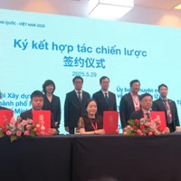 En la ceremonia de firma entre el NSSC y el CCPIT (Foto: VNA)