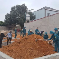 La comuna de Chu Dien (distrito de Luc Nam, provincia de Bac Giang) intensifica sus esfuerzos para eliminar las viviendas temporales y deterioradas para las familias pobres. (Foto: https://daidoanket.vn/)