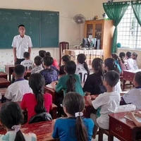 Clase del idioma jemer en la pagoda Ta Mum, comuna de Dinh Hoa, provincia de An Giang.