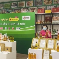Promoción comercial y posicionamiento de la marca OCOP en Hanoi. (Fuente: doanhnghieptiepthi.vn)