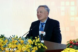 El viceprimer ministro permanente de Vietnam, Nguyen Hoa Binh, pronuncia un discurso en el seminario. (Fuente: VNA)