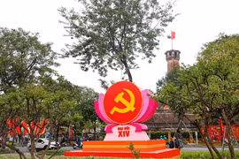 Capital de Vietnam se llena de flores y banderas en saludo al XIV Congreso Nacional del Partido