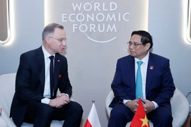 El primer ministro Pham Minh Chinh se reúne con el presidente de Polonia, Andrzej Sebastian Duda, en el marco de la 15ª Reunión Anual de los Nuevos Campeones del Foro Económico Mundial (FEM) en Dalian, China en junio de 2024. (Fuente: VNA) 