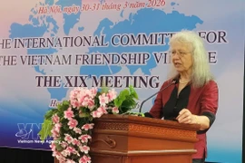 Rosemarie Mizo, presidenta del Comité Internacional y del Comité Nacional de Alemania sobre la Aldea de la Amistad de Vietnam, pronuncia un discurso (Fuente: VNA) 