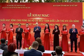 En la inauguración de la exposición (Fuente: VNA)