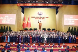 El Comité Central del Partido Comunista de Vietnam, XIV mandato, se presenta ante el Congreso. (Fuente: VNA)