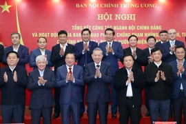 El secretario general del Partido Comunista de Vietnam (PCV), To Lam, y los delegados. (Fuente: VNA)