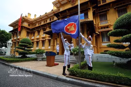 La ceremonia de izado de la bandera de la ASEAN (Foto: VNA)