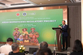 Nguyen Quang Hieu, subdirector del Departamento de Producción de Cultivos y Protección de Plantas del Ministerio de Agricultura y Medio Ambiente, pronuncia el discurso de inaugiración. (Fuente: daibieunhandan.vn)