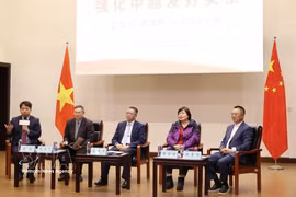 Destacados expertos y académicos chinos participan en debates sobre las relaciones entre Vietnam y China. (Foto: VNA)