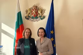 La embajadora de Vietnam en Bulgaria, Nguyen Thi Minh Nguyet, y la alcaldesa Kazanlak Galina Stoyanova. (Fuente: VNA) 