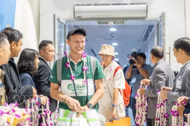 Los primeros pasajeros del vuelo directo de Ciudad Ho Chi Minh a Phuket (Foto: VNA)