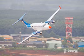 El avión King Air B350 realiza la calibración aérea en el aeropuerto internacional de Long Thanh (Fuente: baodongnai.com.vn) 