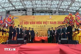La recreación del aniversario de la muerte de los Reyes Hung en Osaka. (Fuente: VNA) 