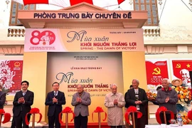 En la inauguración de la exposición (Fuente: nhandan.vn)