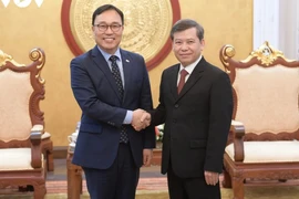 El presidente del Tribunal Popular Supremo de Vietnam, Le Minh Tri, y el embajador de Corea del Sur en Hanoi, Choi Young Sam. (Fuente: VNA)