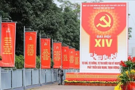 Pancartas y lemas, pintados de un rojo vibrante, adornan las calles de Hanoi, dando la bienvenida al XIV Congreso Nacional del Partido Comunista de Vietnam. (Foto: VNA)