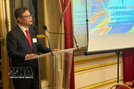 Trinh Duc Hai, embajador vietnamita en París, pronuncia un discurso en el evento (Fuente: VNA)