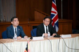 Pham Viet Hung, embajador de Vietnam en Tailandia. (izquierda) (Fuente: VNA)