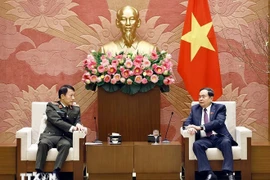 El presidente de la Asamblea Nacional, Tran Thanh Man y el ministro de Seguridad Pública, Luong Tam Quang. (Fuente: VNA)