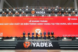 En la ceremonia de inauguración de la fábrica (Fuente: VNA)