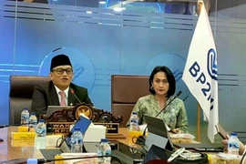 El ministro indonesio de Protección de los Trabajadores Migrantes, Abdul Kadir Karding, (izquierda), durante una conferencia de prensa en Yakarta el 6 de enero de 2025. (Foto: ANTARA)