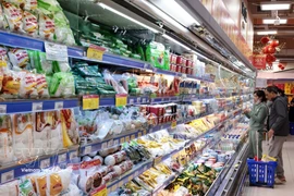 Clientes en el supermercado Coopmart Nguyen Trai en Hà Nội. (Fuente: VNA) 