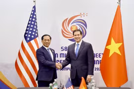 El viceprimer ministro y canciller de Vietnam, Bui Thanh Son, y el secretario de Estado de EE.UU., Marco Rubio. (Fuente: VNA)