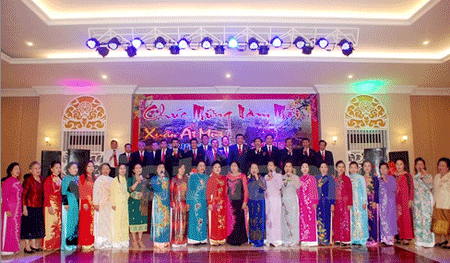 Vietnamitas en Laos se reúnen por Año Nuevo Lunar ảnh 1 Vietnamitas en Laos se reúnen por Año Nuevo Lunar ảnh 1