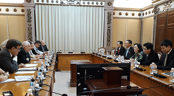 Ciudad Ho Chi Minh y Reino Unido robustecen cooperación entre órganos electivos ảnh 1